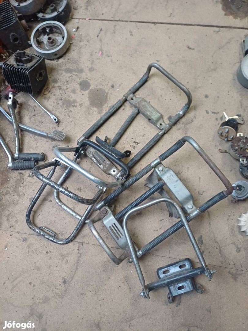 Simson csomagtartó.