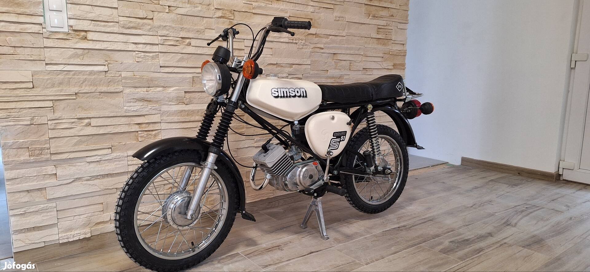 Simson endurok foglalhatóak 