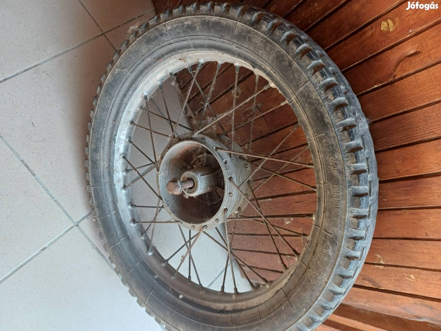 Simson kerék tengellyel.