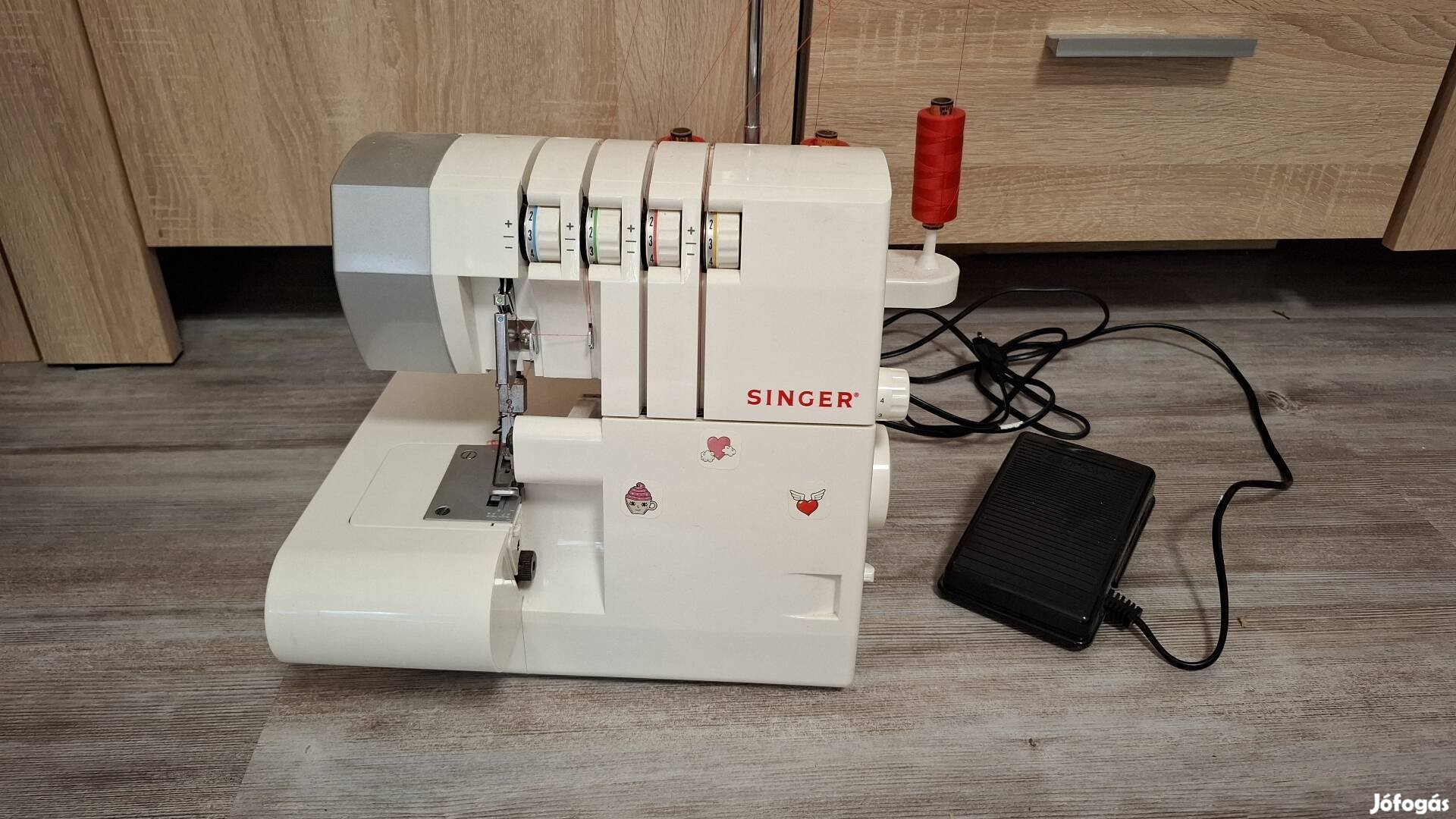 Singer 14SH754 overlock gép