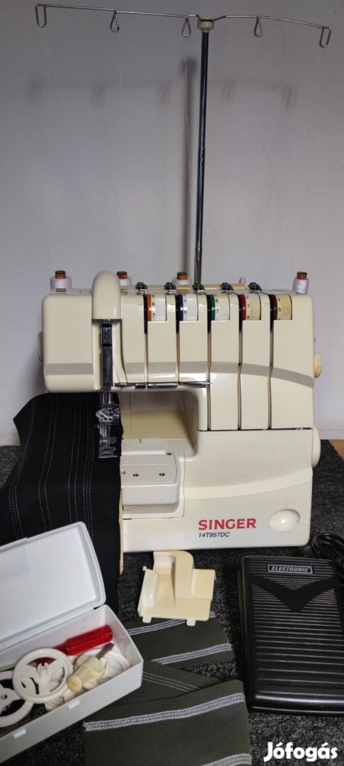 Singer 14T957DC interlock fedőző egyben 