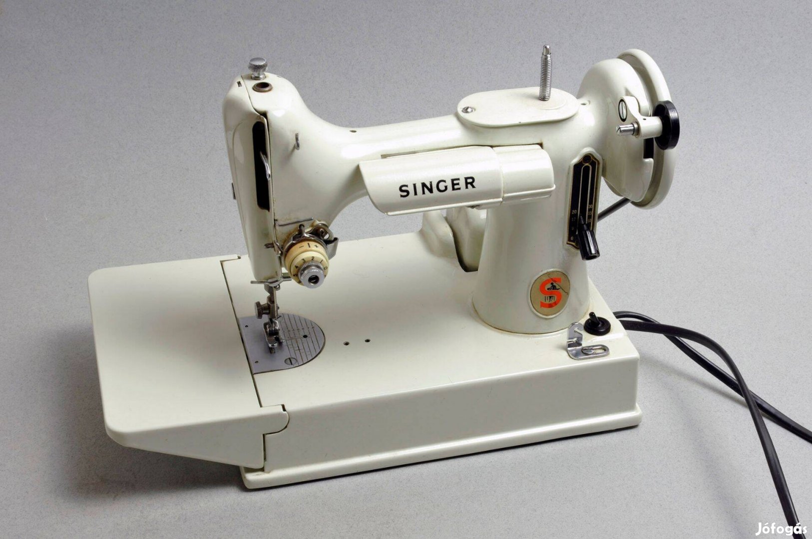 Singer 221K antik varrógép eladó. Ritkaság! Működik