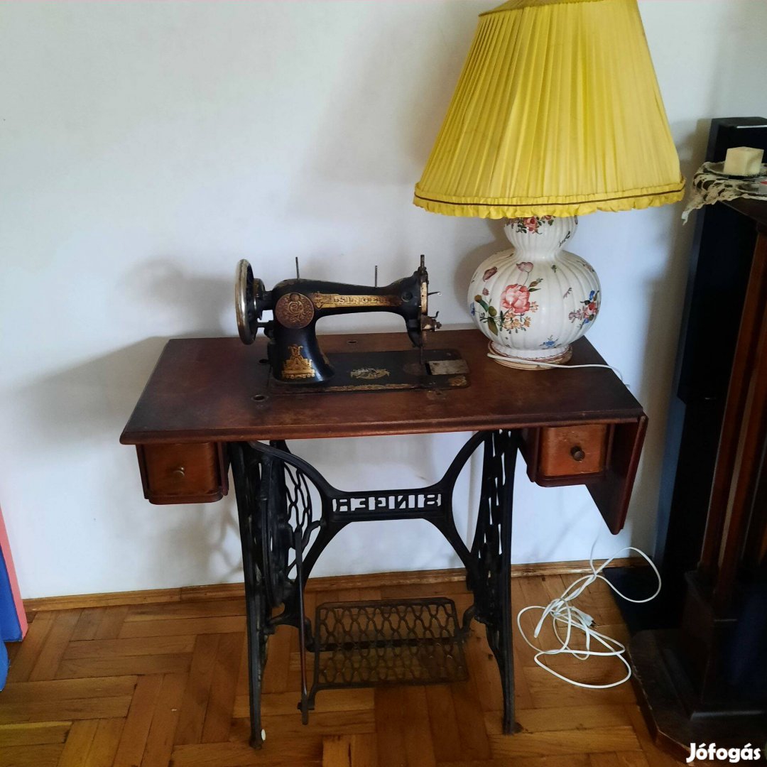Singer varrógép és régi asztali lámpa eladó