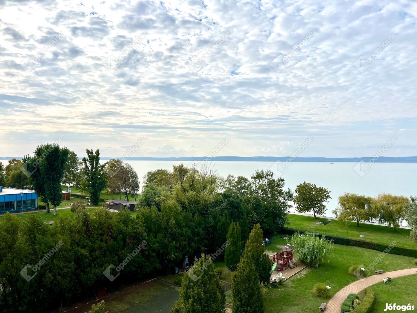 Siófok Aranyparton PANORÁMÁS lakás eladó!