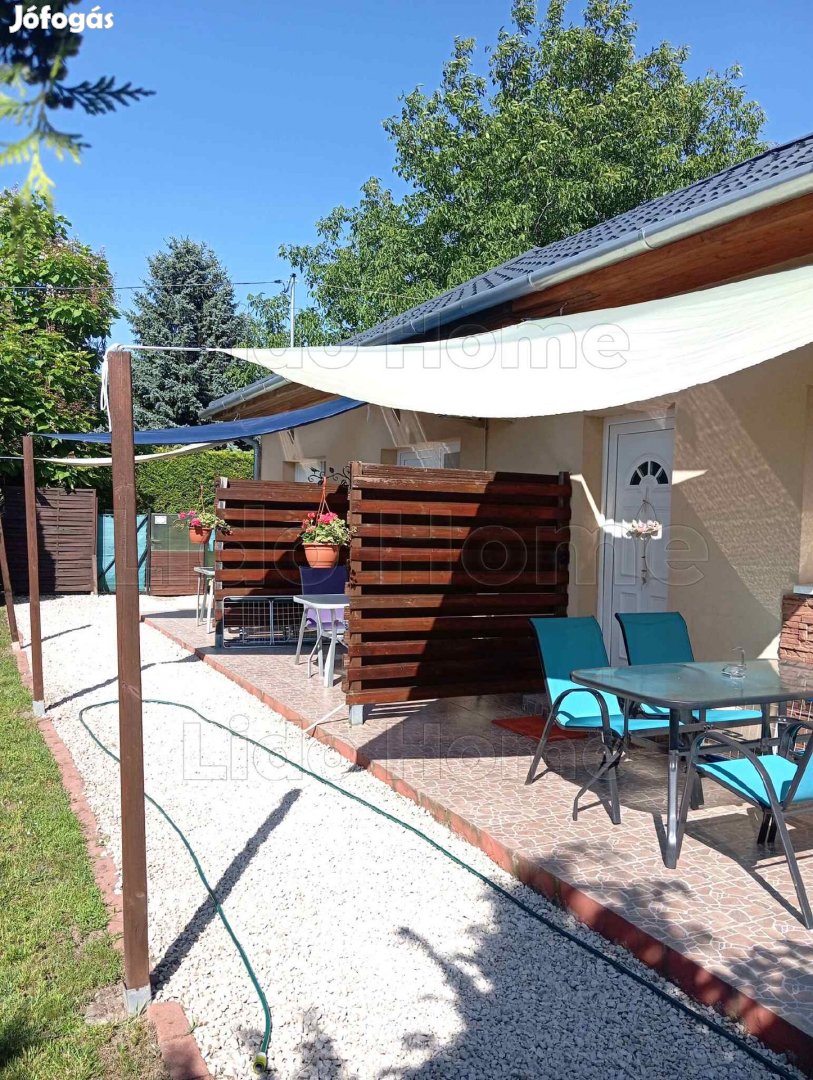 Siófok Szabadifürdőn szép újszerű családiház - apartmanház