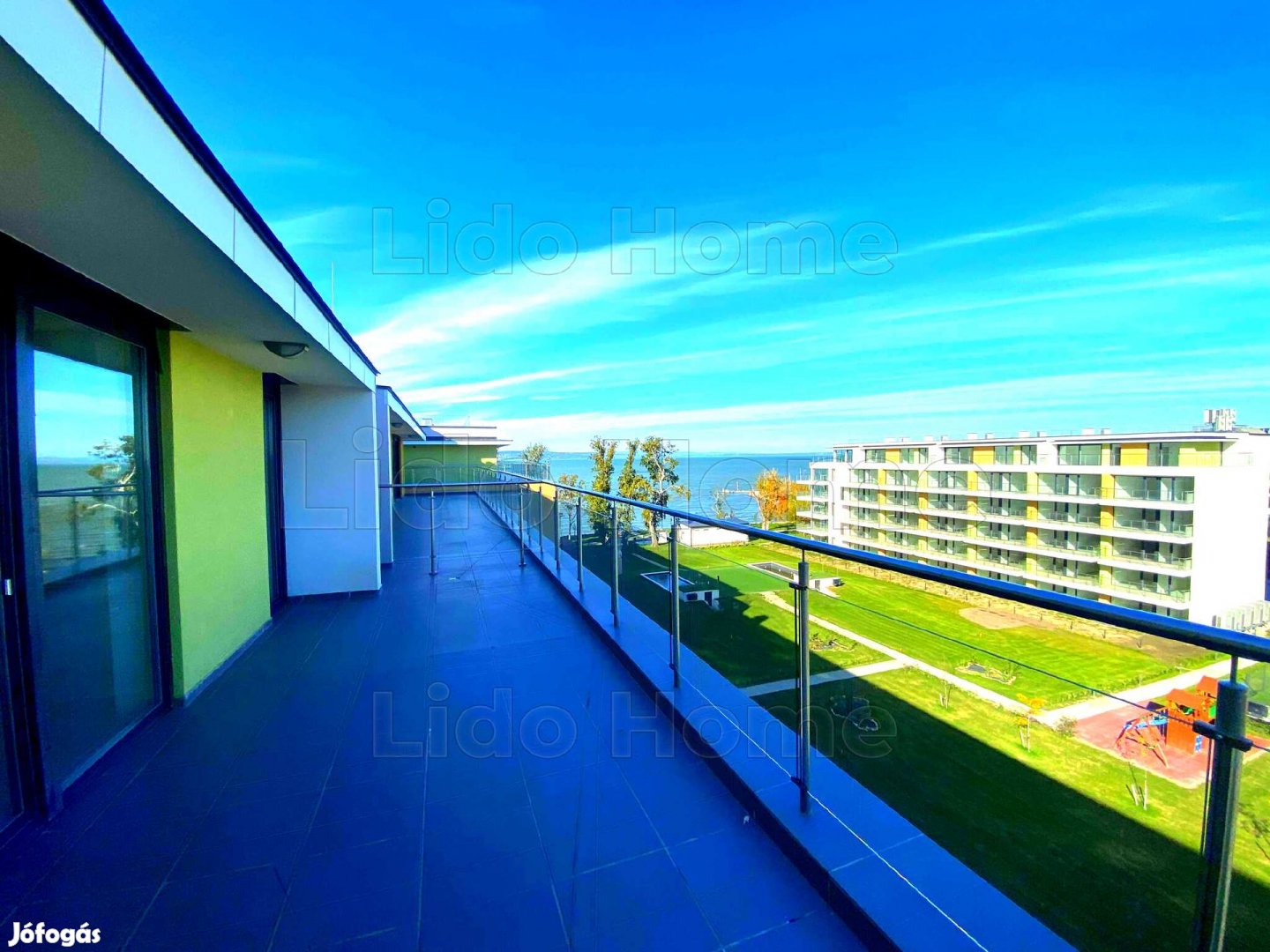 Siófok, Ezüstparton penthouse lakás eladó!