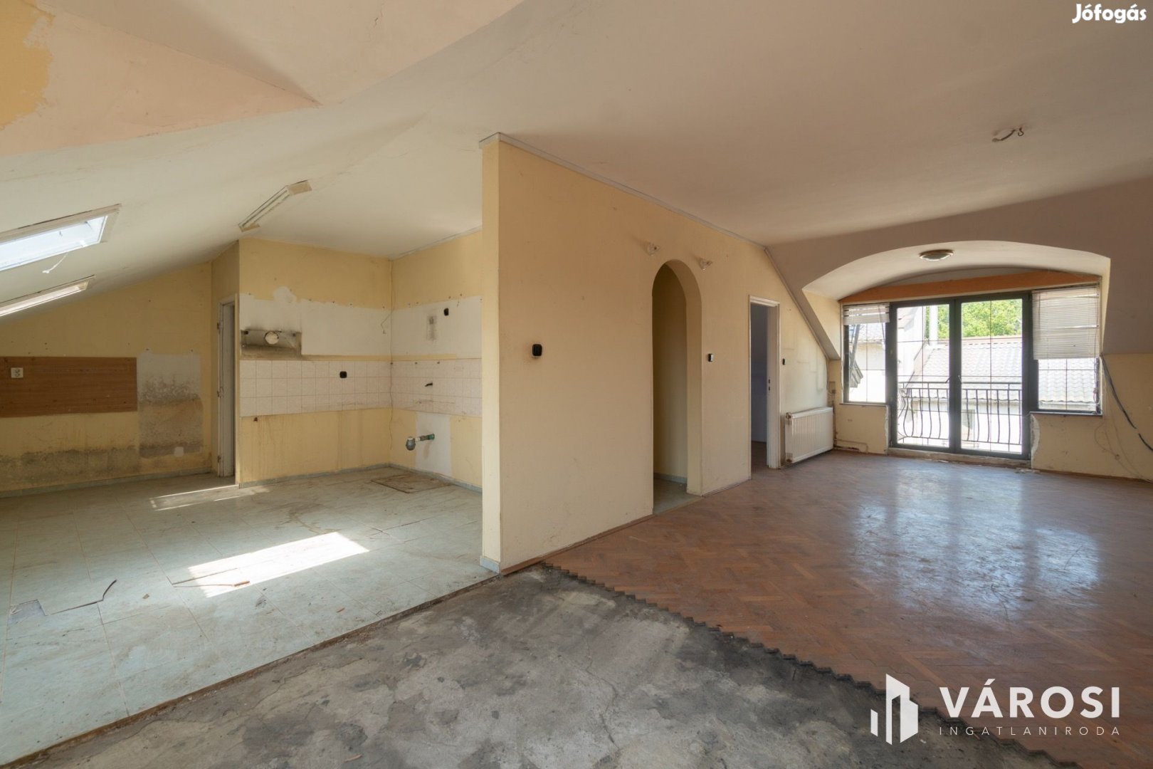 Siófok belvárosában a főtéren 591 nm lakóterű ingatlan eladó