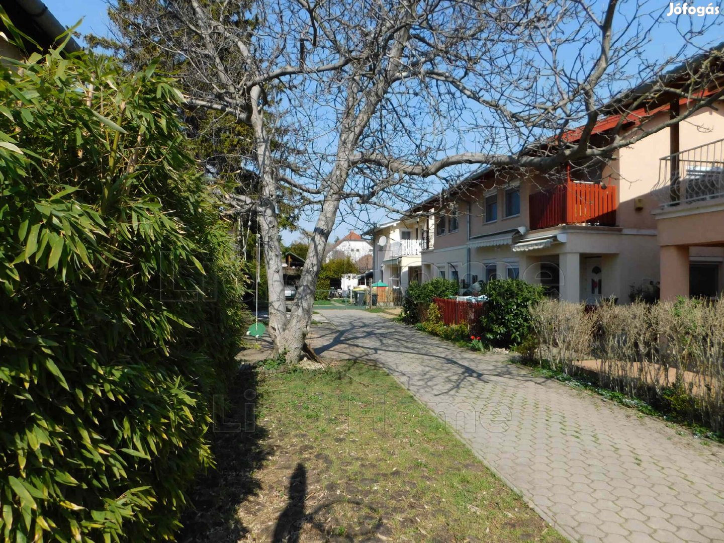 Siófok belvárosban felújított belső 2 szintes ikerház eladó