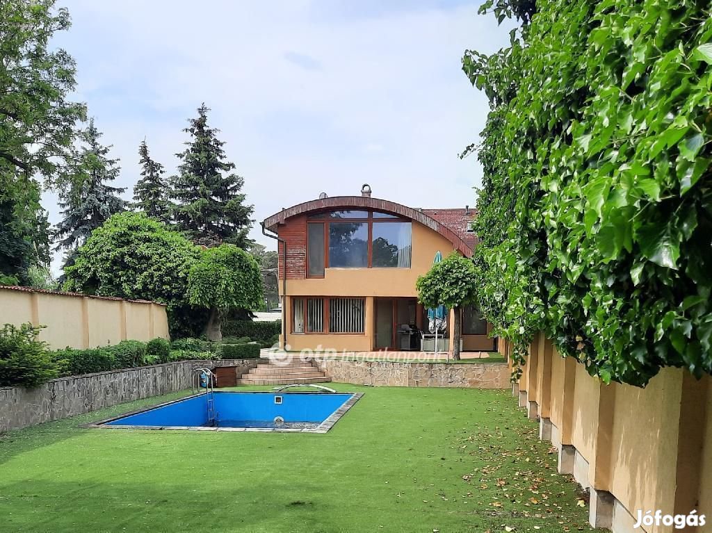 Siófoki eladó 250 nm-es ház