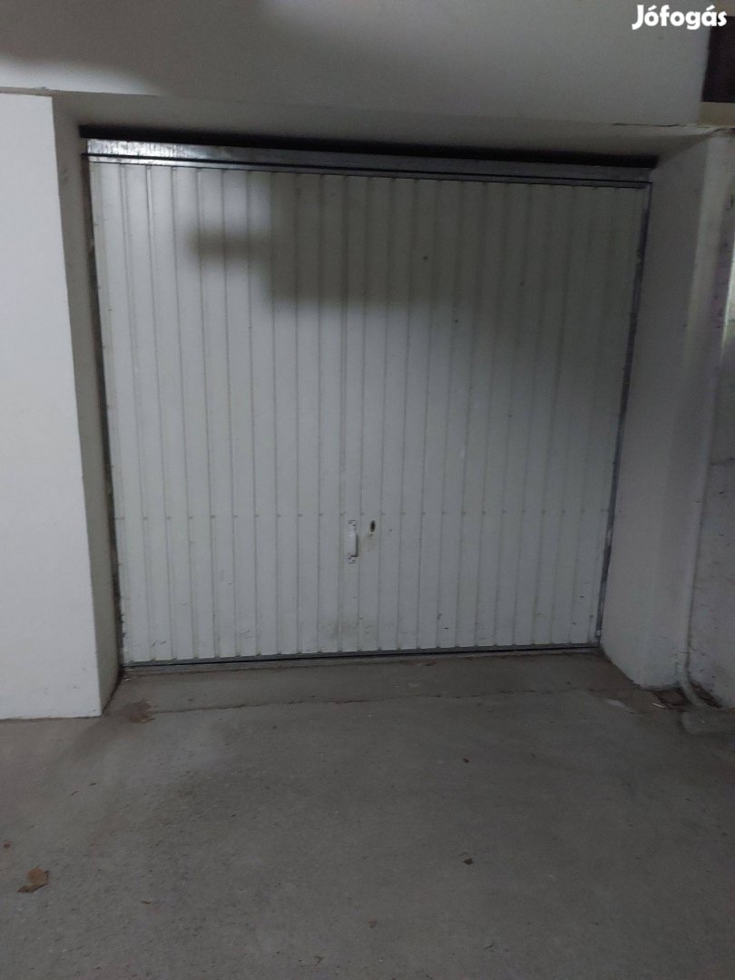Síp utcán önálló garázs eladó