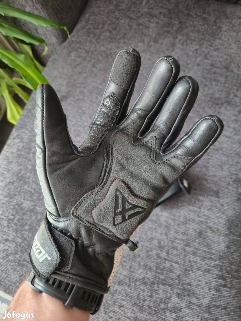Sixgear motoros kesztyű L-es protektoros