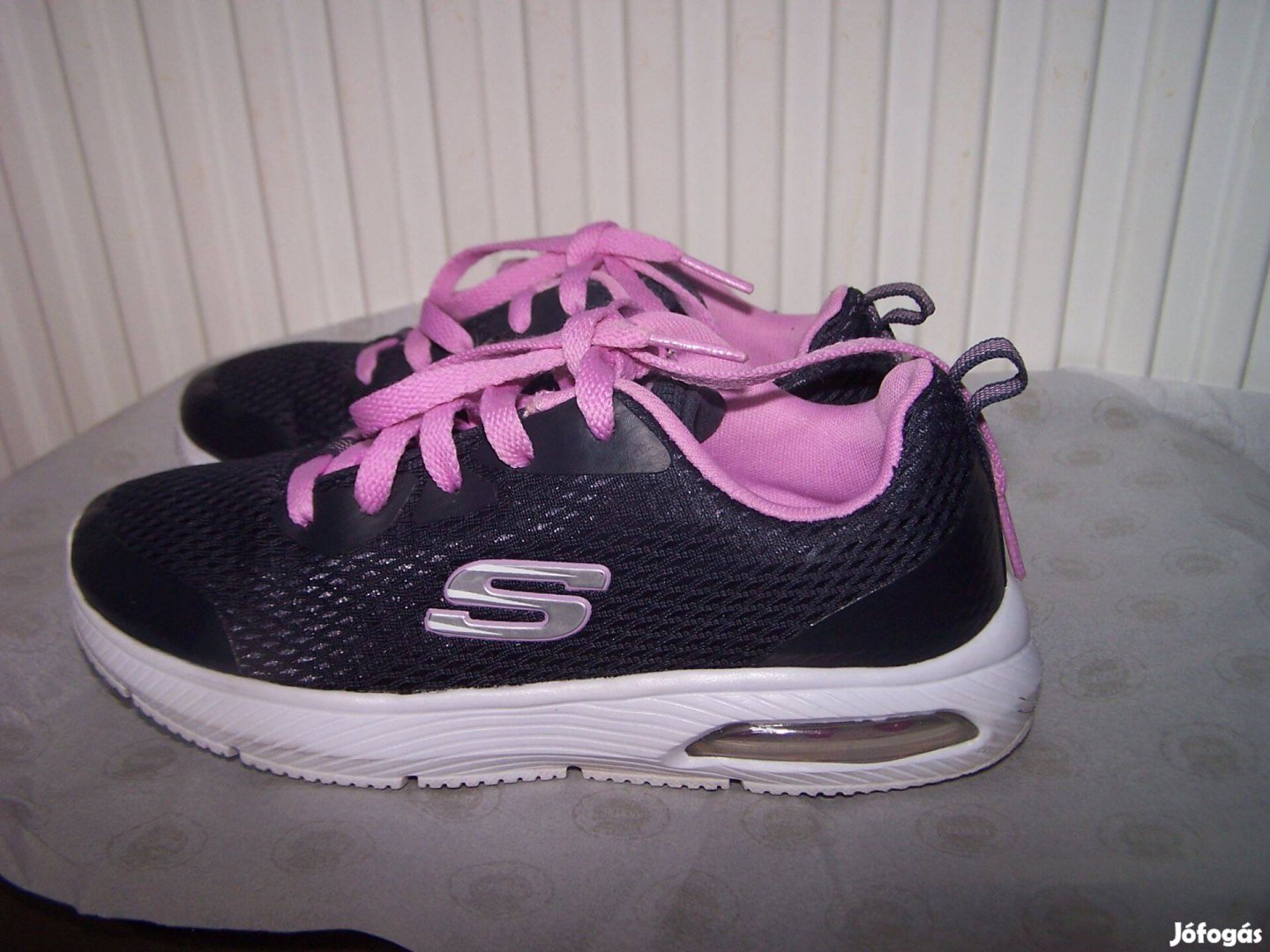 Skechers 32-es cipő,