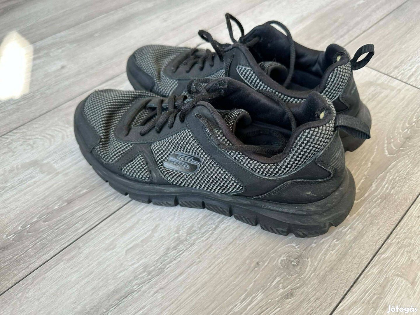 Skechers 41 cipő