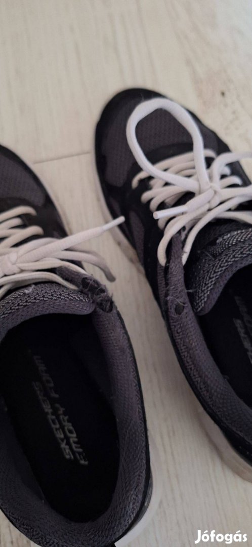 Skechers cipő 43