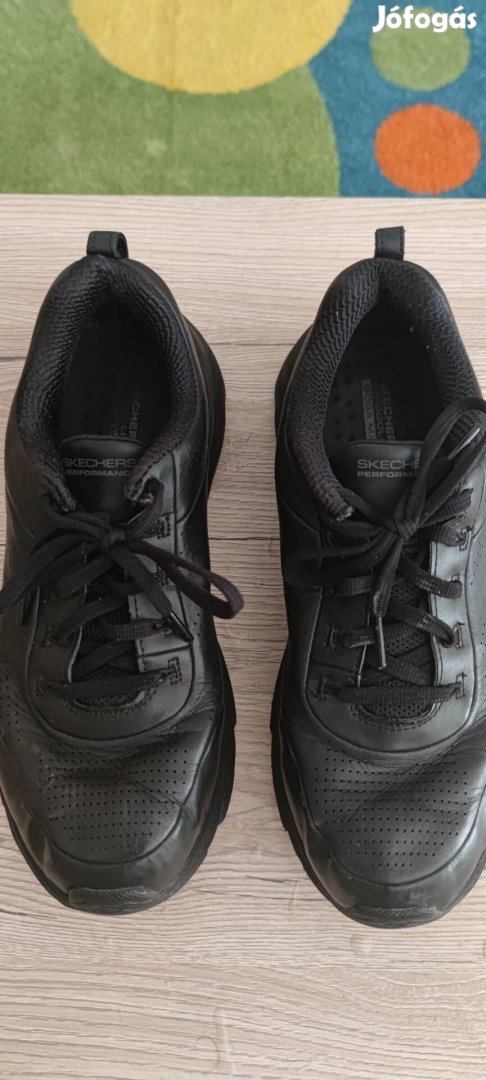 Skechers fekete bőrcipő 41,5 méret 