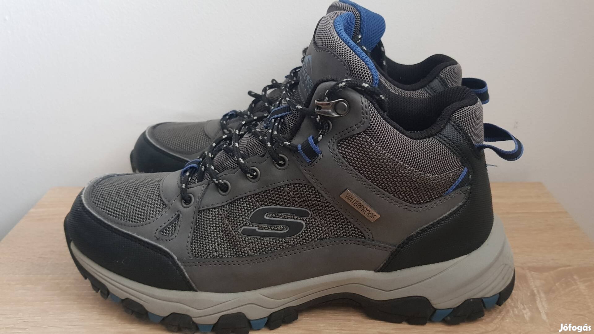 Skechers fiú bakancs.