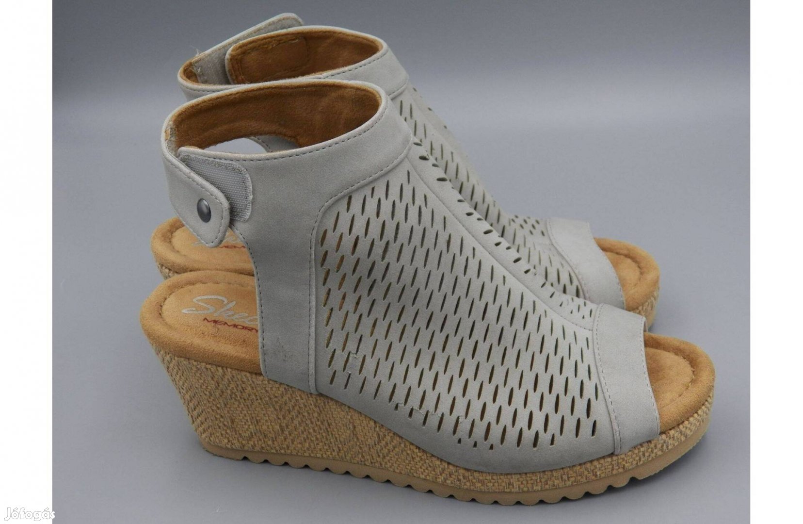 Skechers memóriahabos telitalpú szandál, 37,5 -ös méretre