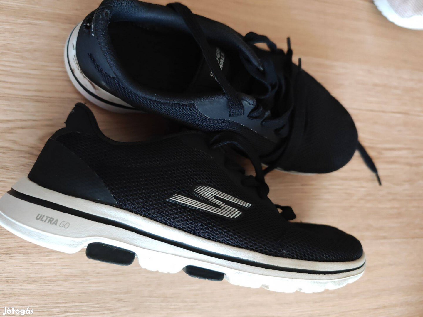 Skechers női sportcipő 39