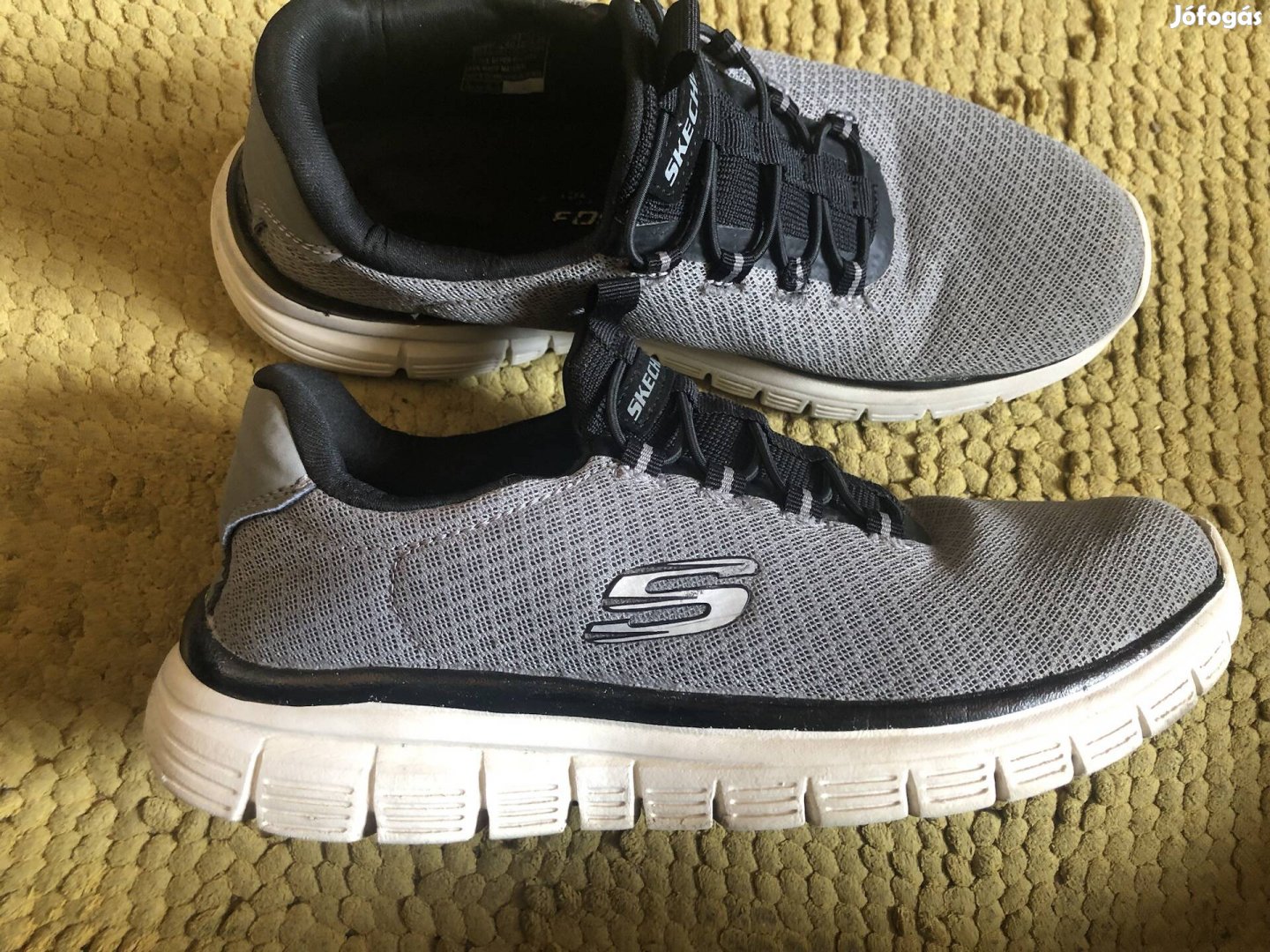 Skechers sportcipő,