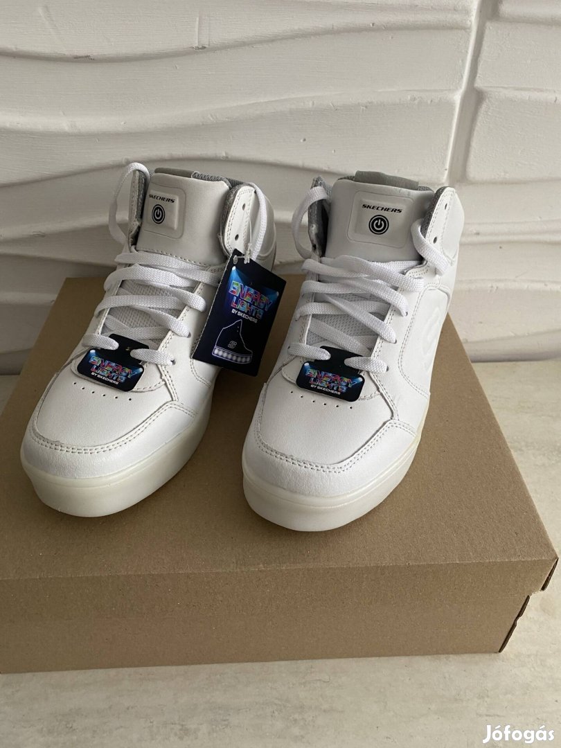Skechers új, címkés, fehér bőr cipő