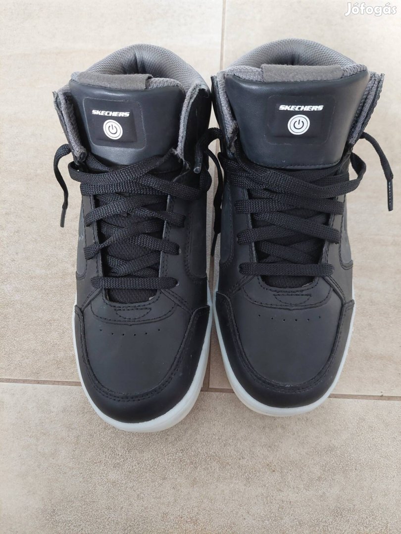 Skechers új fél magas utcai cipő 39,5-és
