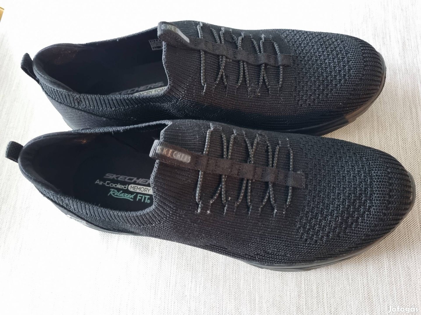 Sketchers belebújós sportcipő air-cooled memory foam relaxed fit