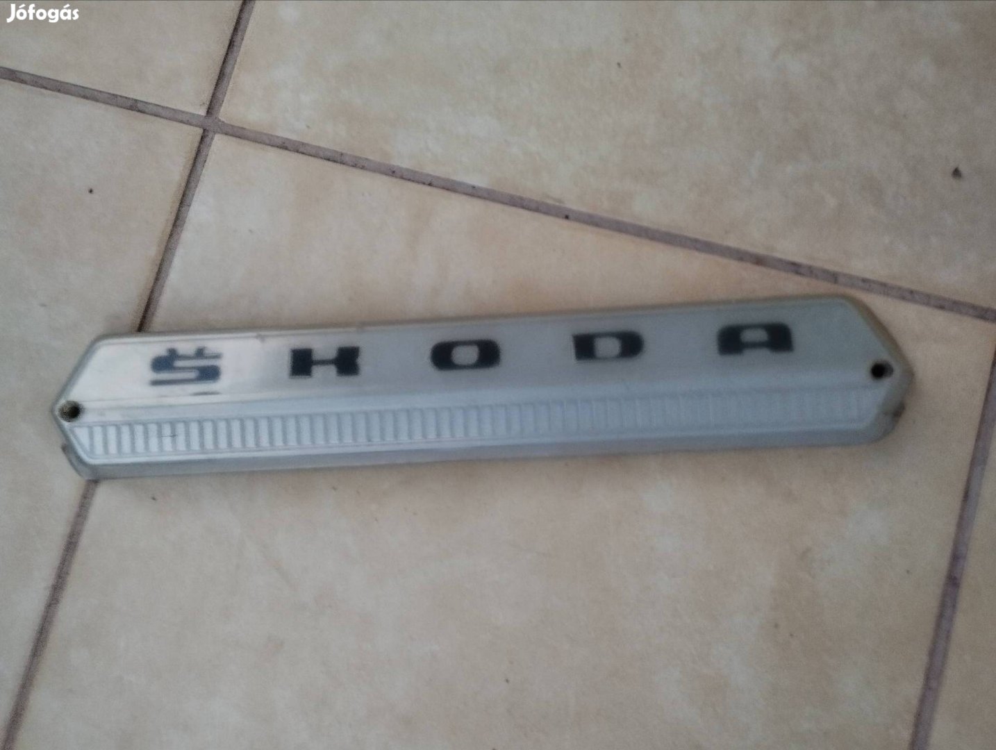 Skoda 100 110 első embléma 