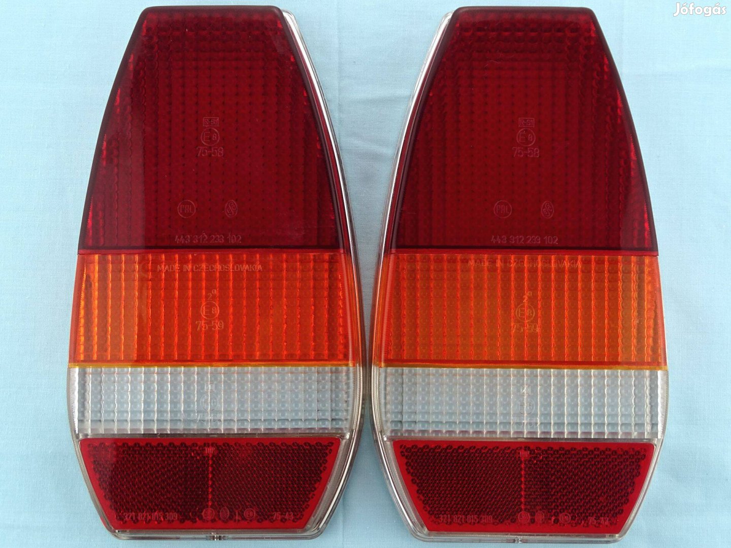 Skoda 105 120 gyári új hátsó lámpa búra pár