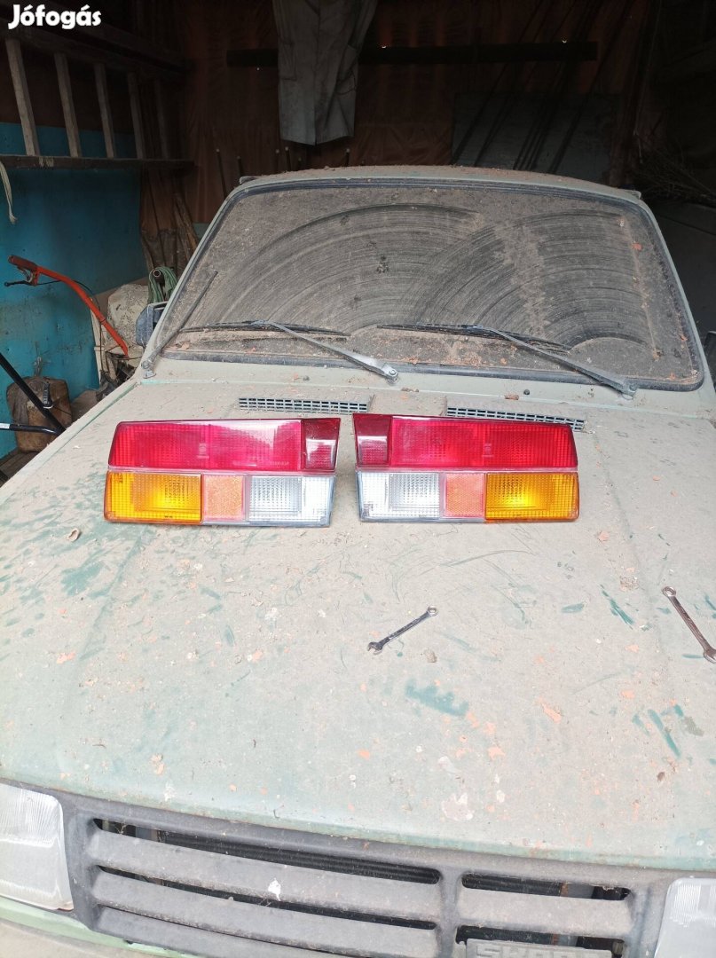 Skoda 120 hátsó lámpa