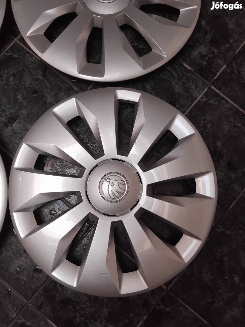Skoda 15" Gyári dísztárcsa hibátlan 