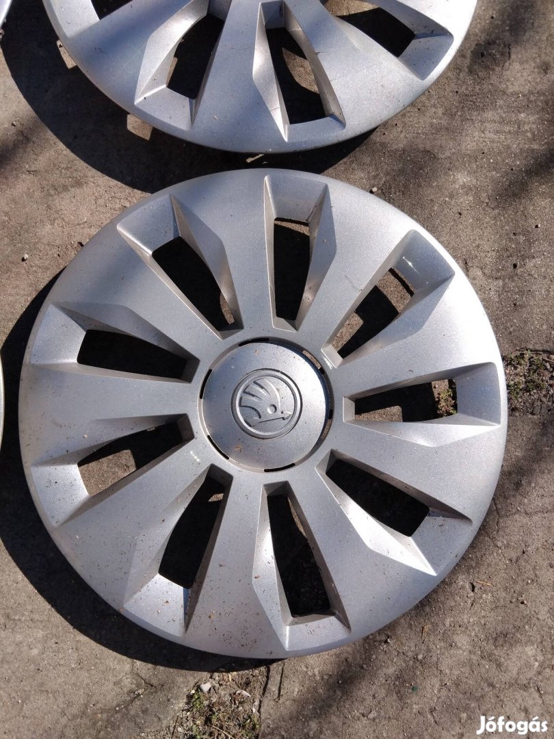 Skoda 15" Gyári dísztárcsa hibátlan állapotban 