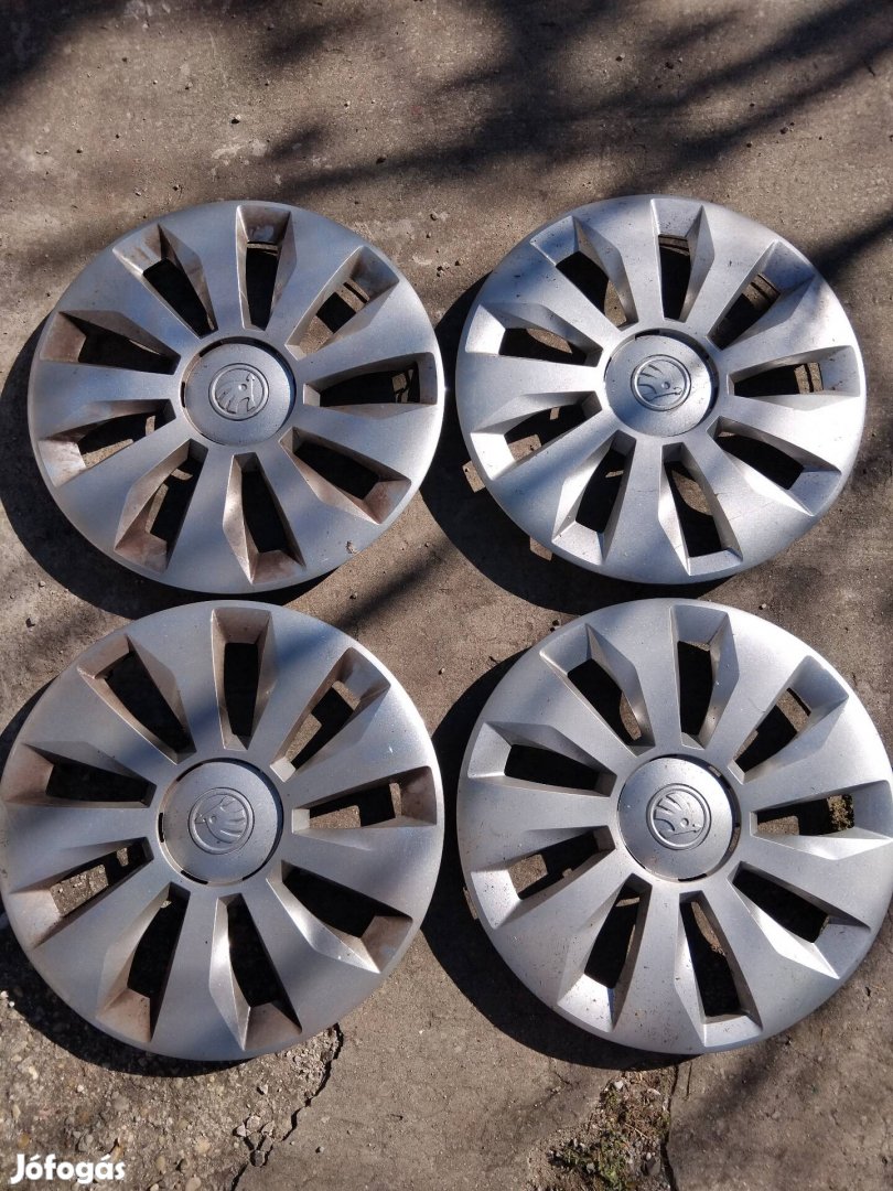Skoda 15" Gyári dísztárcsa hibátlan állapotban 
