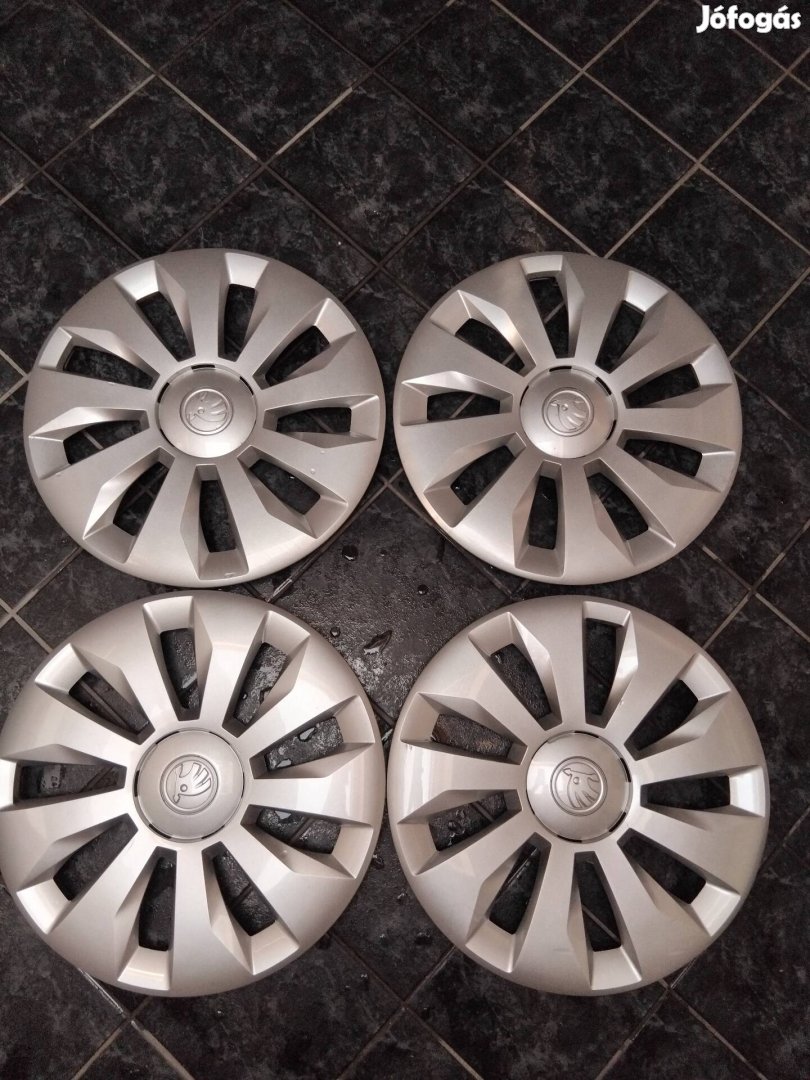 Skoda 15" Gyári dísztárcsa karcmentes állapotban 