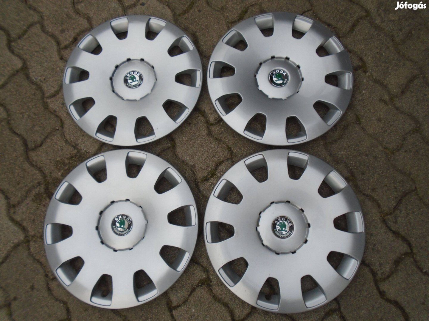 Skoda 15" gyári dísztárcsa garnitúra eladó