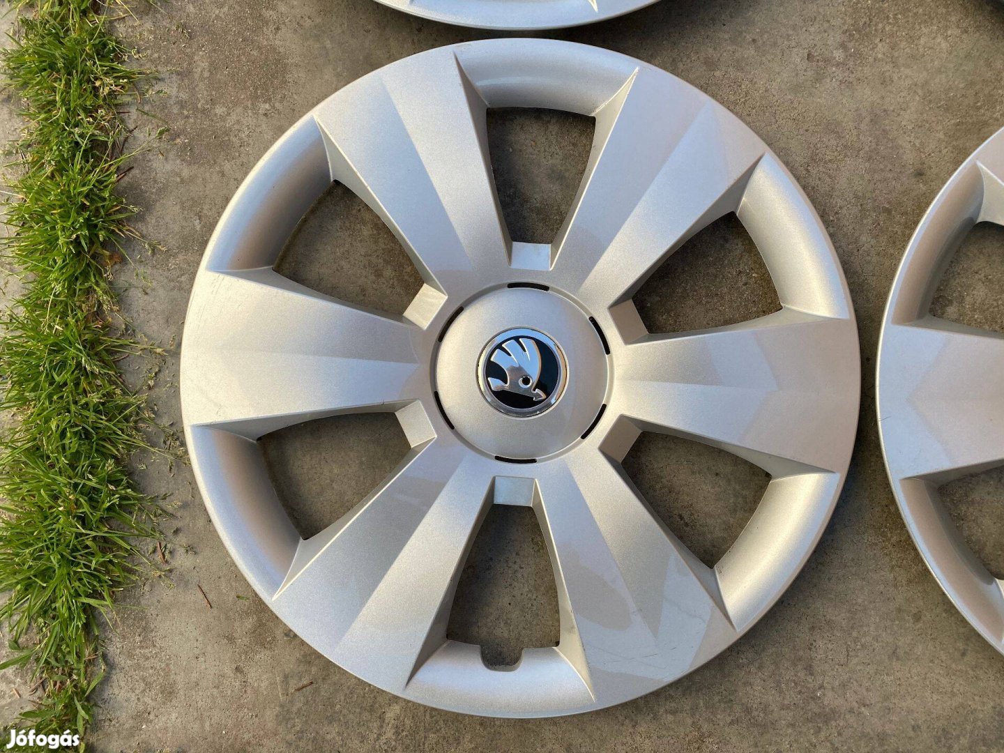 Skoda 15-ös gyári disztárcsa szép állapotban!