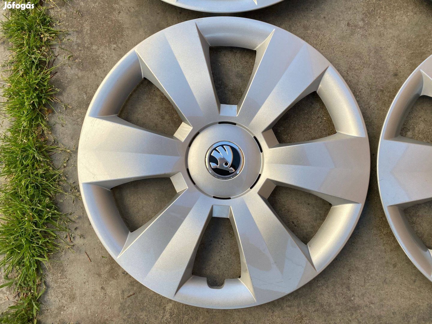 Skoda 15-ös gyári disztárcsa szép állapotban!