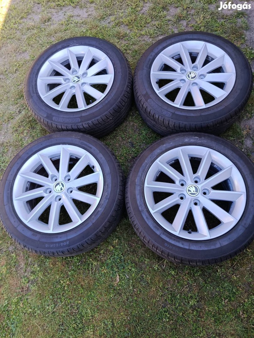 Skoda 16" gyári alufelni újszerű gumikkal