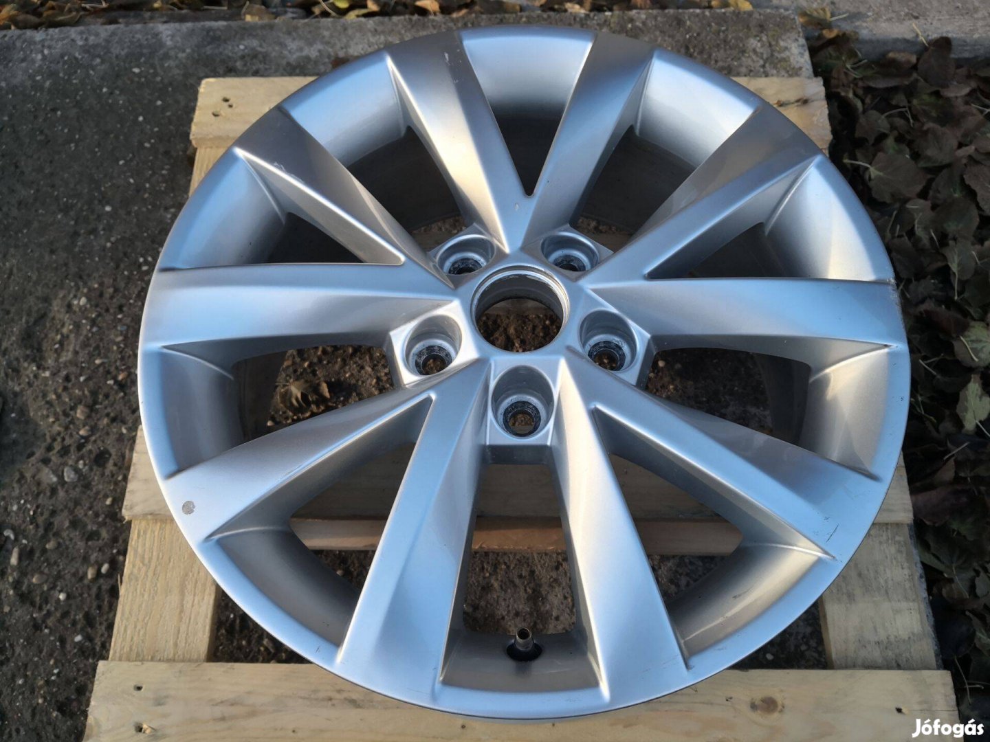 Skoda 16-os gyári alufelni 5x112-es 1db