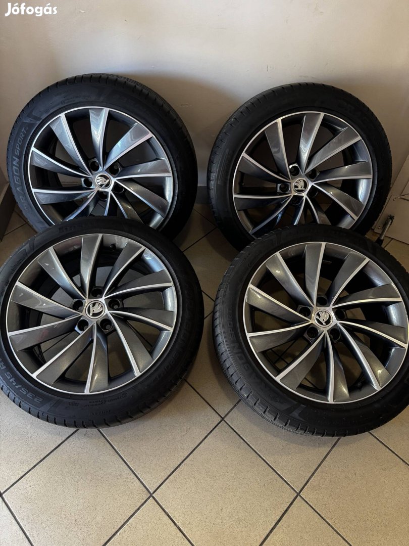 Skoda 18" Pegasus alufelni felni új gumikkal Superb Octavia vw 