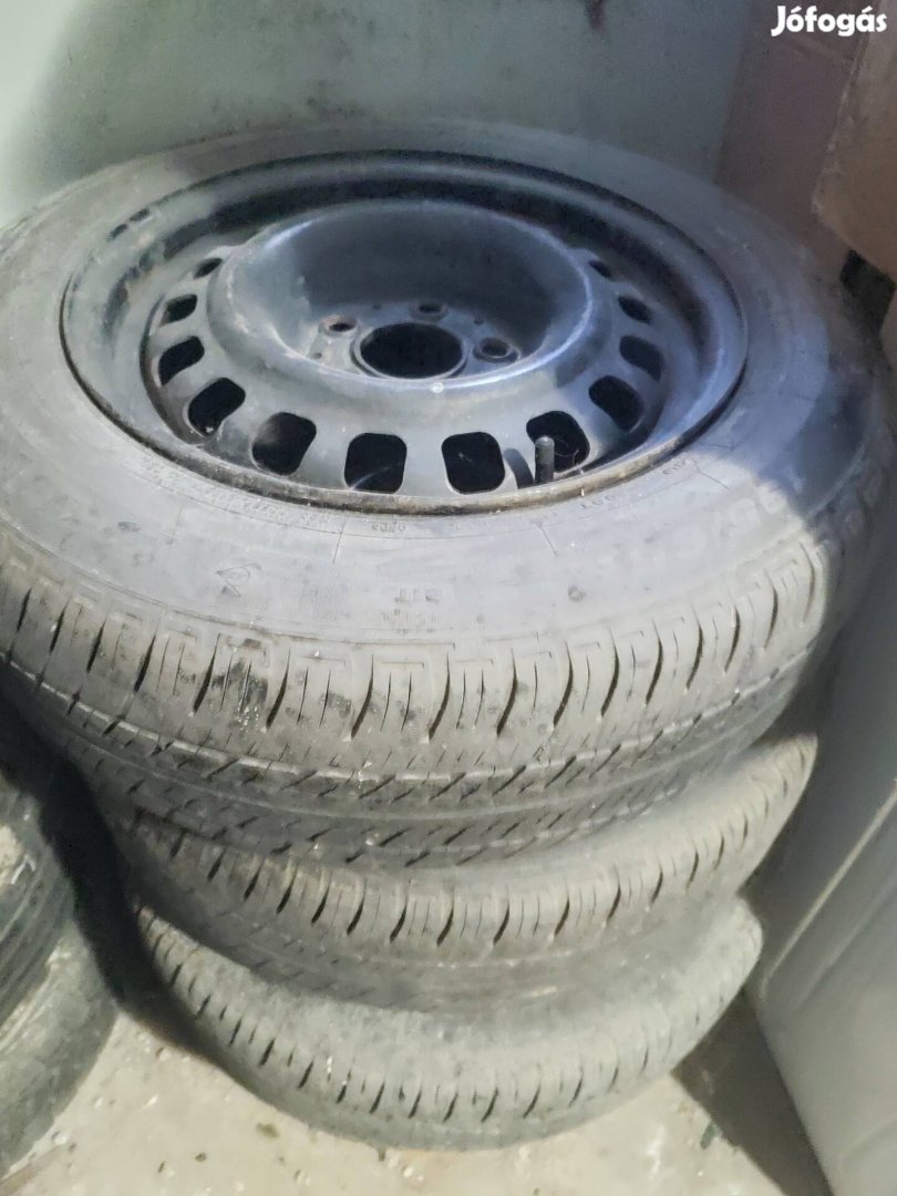Skoda 4 db vasfelni+nyárigumikkal+Ford felni 2+2db+téligumikkal