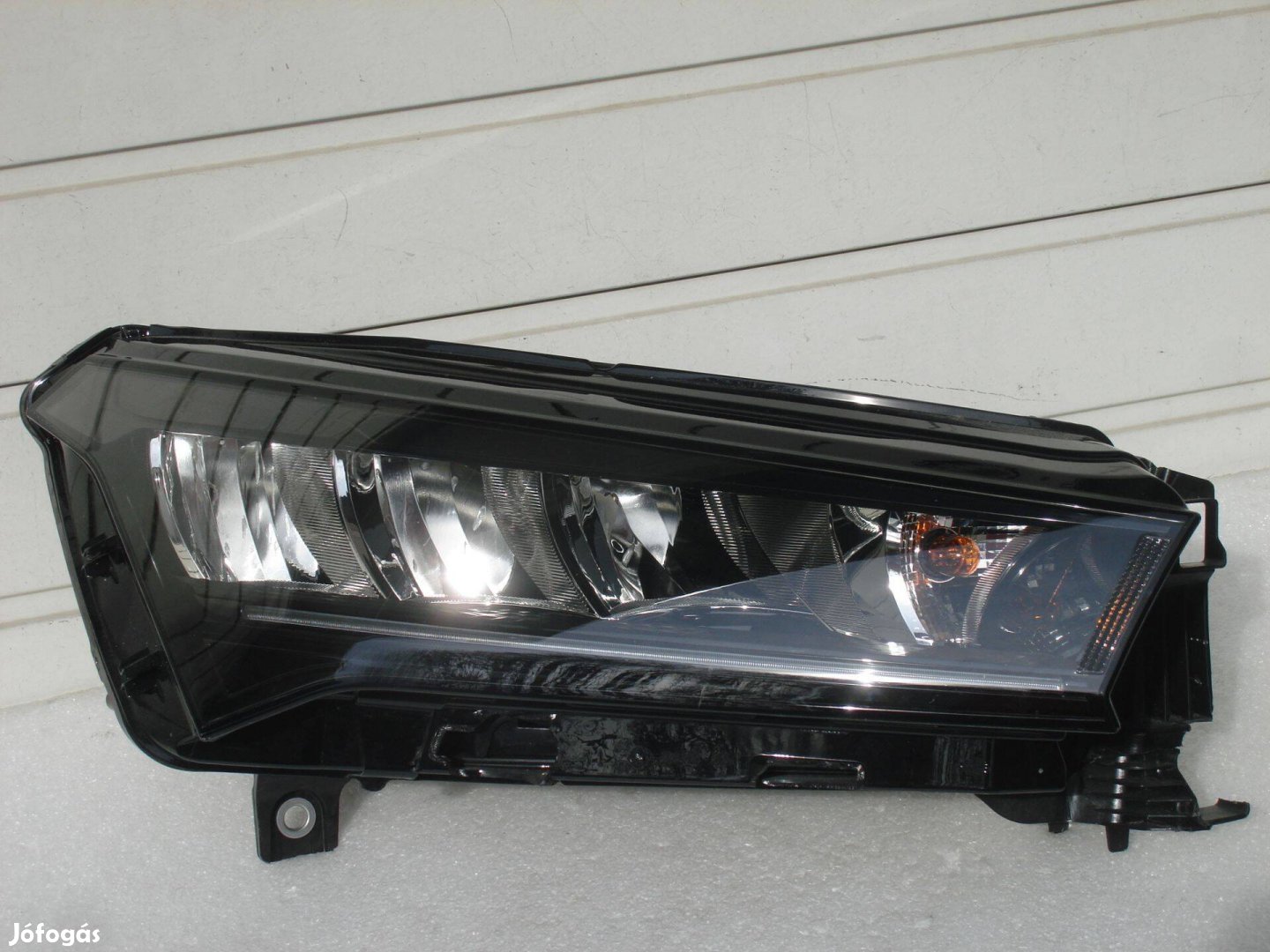 Skoda Enyaq Jobb első Led Fényszóró 5LB941016 2020-tól