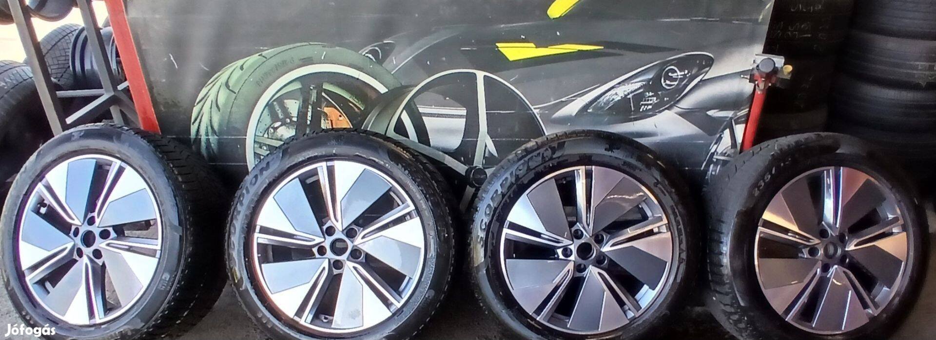 Skoda Enyaq gyári 19-es téli garnitúra