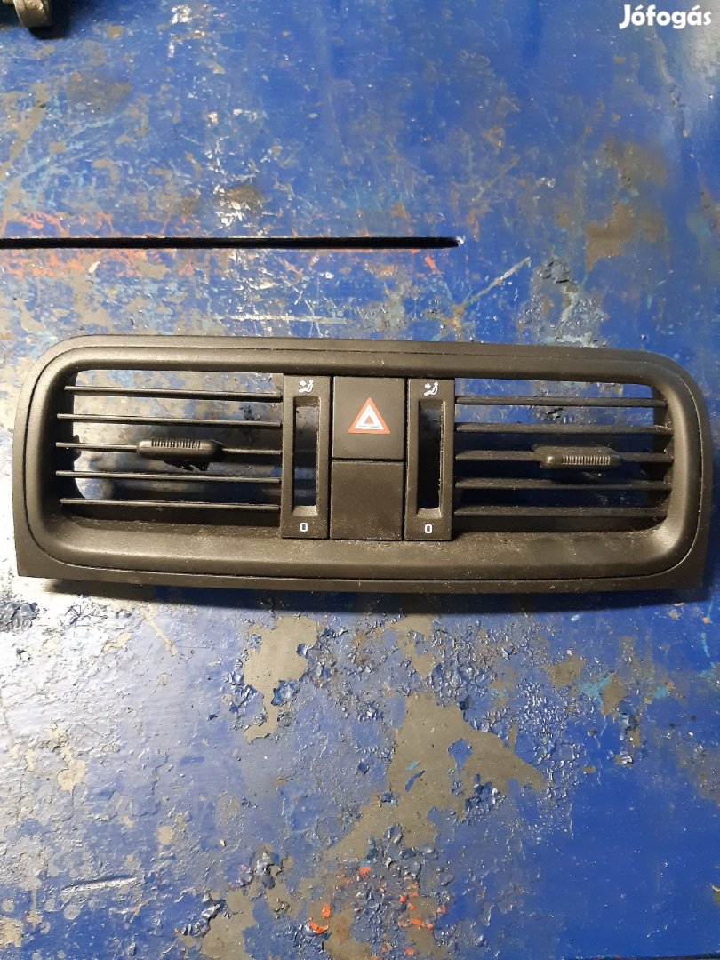 Skoda Fabia 06- Középső Szellőző