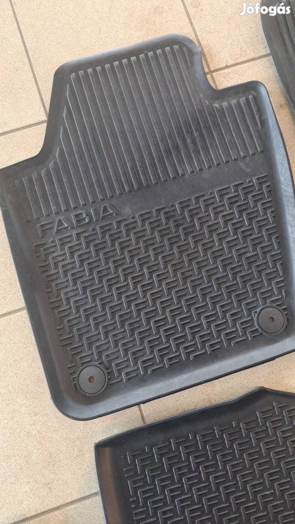 Skoda Fabia III (6V) gyári gumiszőnyeg garnitúra