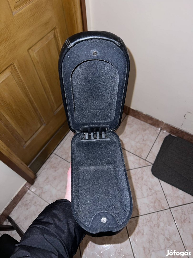 Skoda Fabia I (2000-2008) gyári könyöklő 