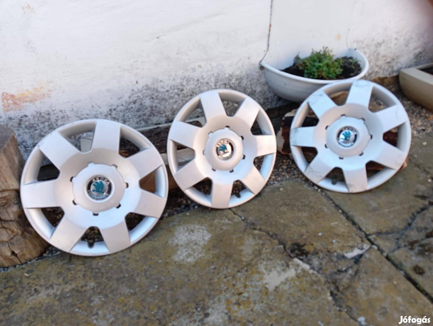 Skoda Fábia dísztárcsa 14" 3db eladó hibáit fotóztam. 7000ft
