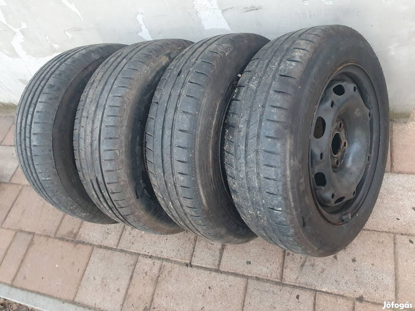 Skoda Fabia lemzfelni gumival 185/60/14-es.
