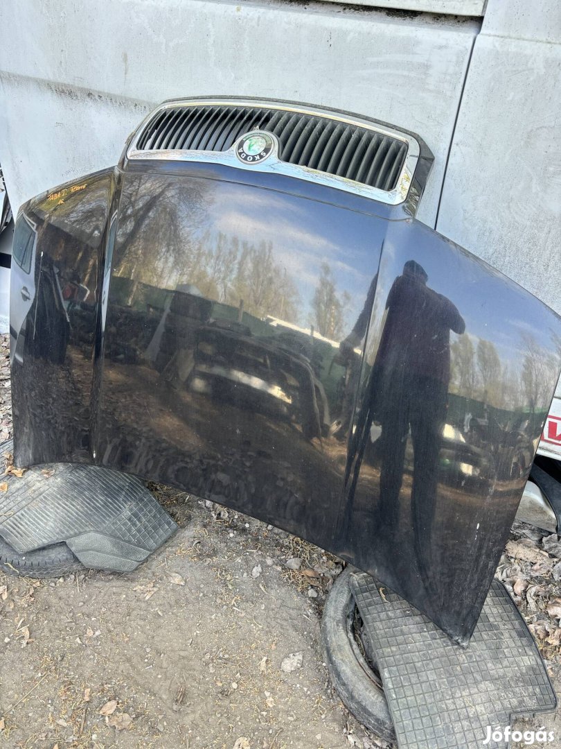 Skoda Fabia mk1 motorháztető géptető fekete