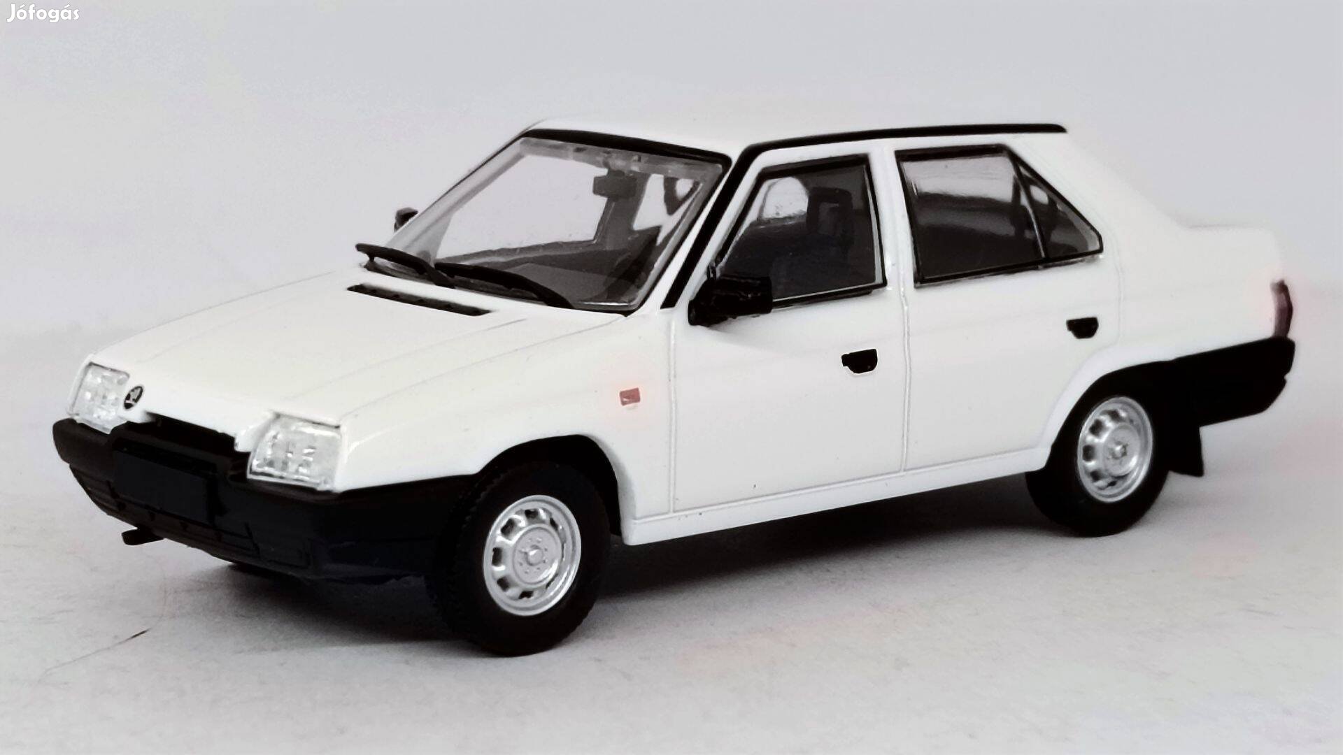 Skoda Favorit Sedan modellautó 1:43 új bontatlan eladó