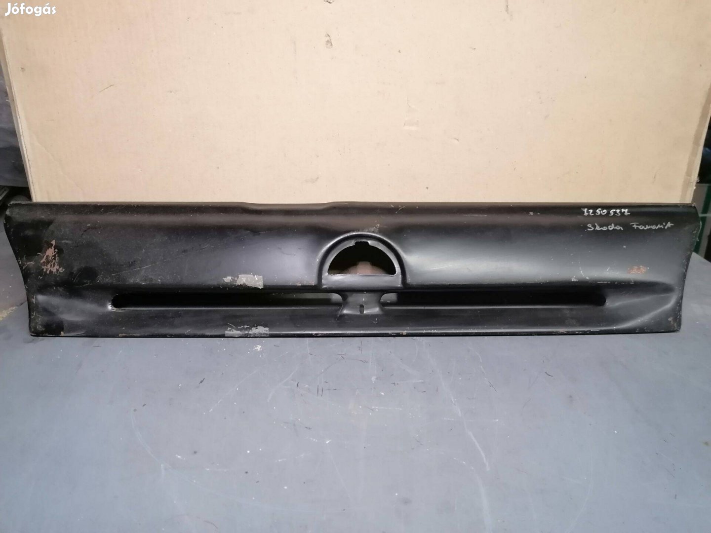 Skoda Favorit díszrácstartó fém 1988 -> 1994